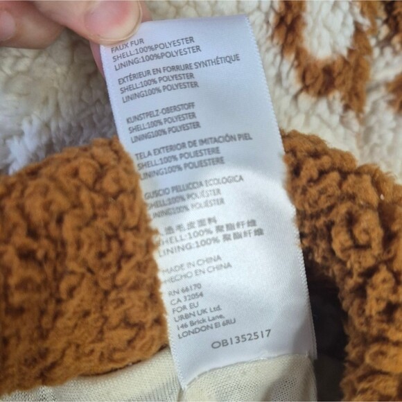 Urban Outfitters All Over Cow Print Olivia Sherpa Jacket Oversized Size Small - Picture 5 of 6